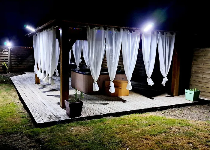 Les Trois Palmiers - Jardin, Jacuzzi Privatifs