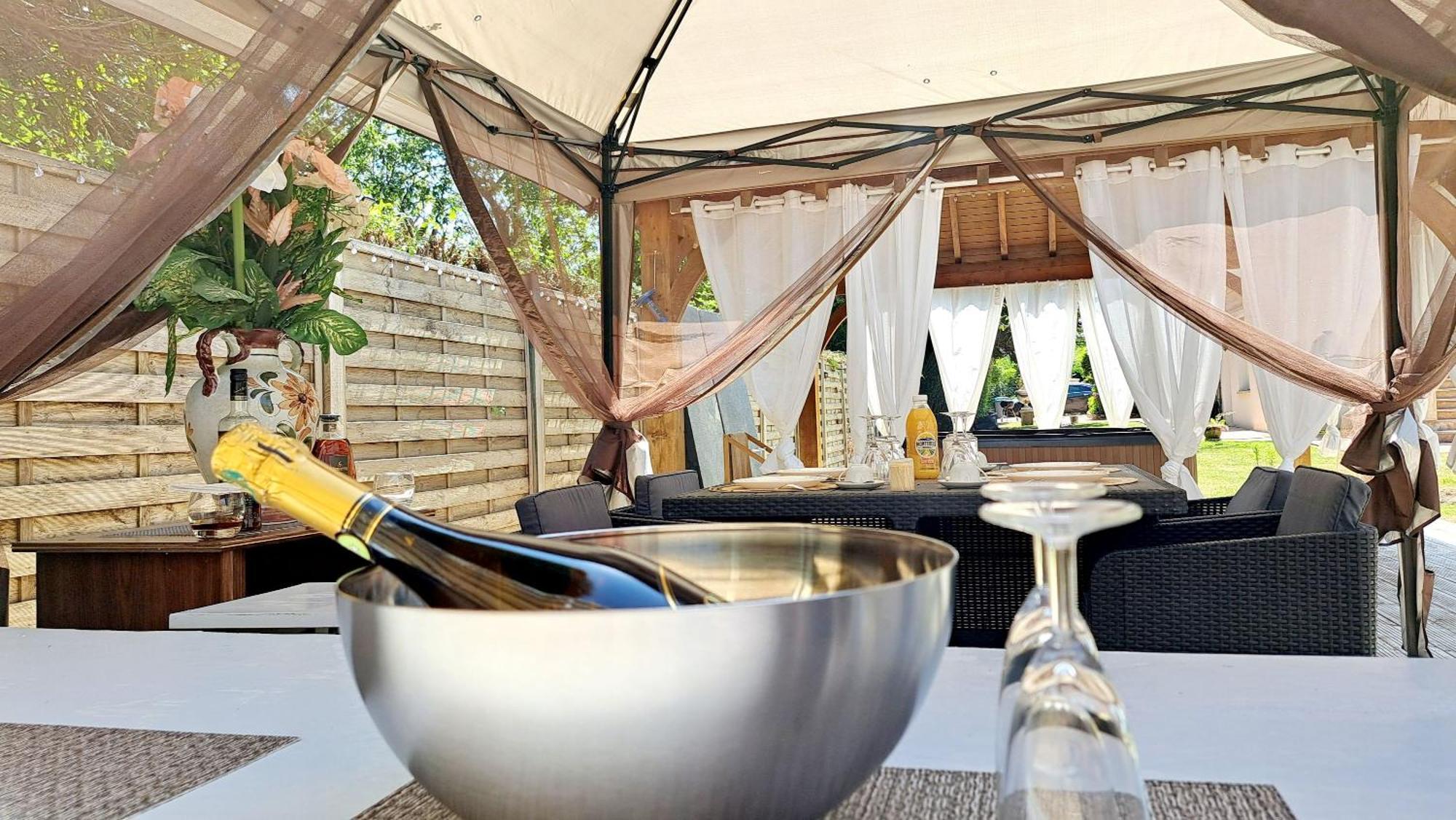 Les Trois Palmiers - Jardin, Jacuzzi Privatifs Holiday home
