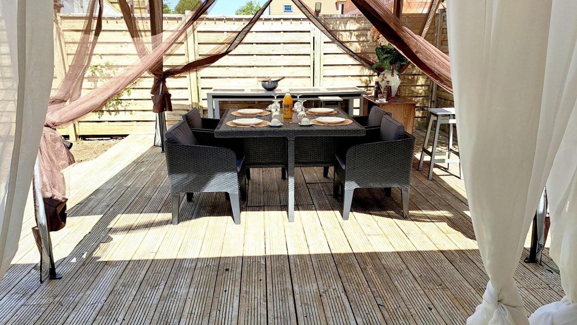 Les Trois Palmiers - Jardin, Jacuzzi Privatifs