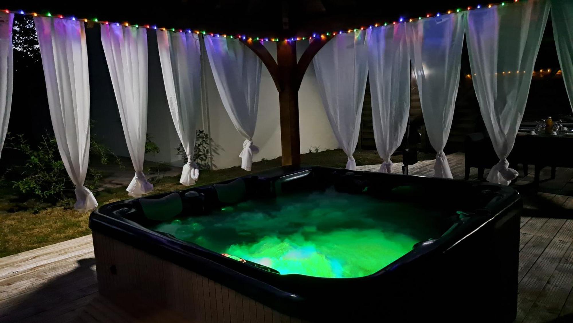 Les Trois Palmiers - Jardin, Jacuzzi Privatifs * Les Breviaires