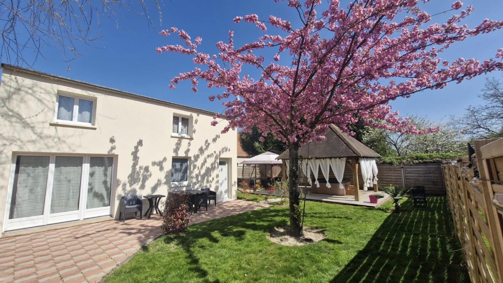 Les Trois Palmiers - Jardin, Jacuzzi Privatifs Holiday home *