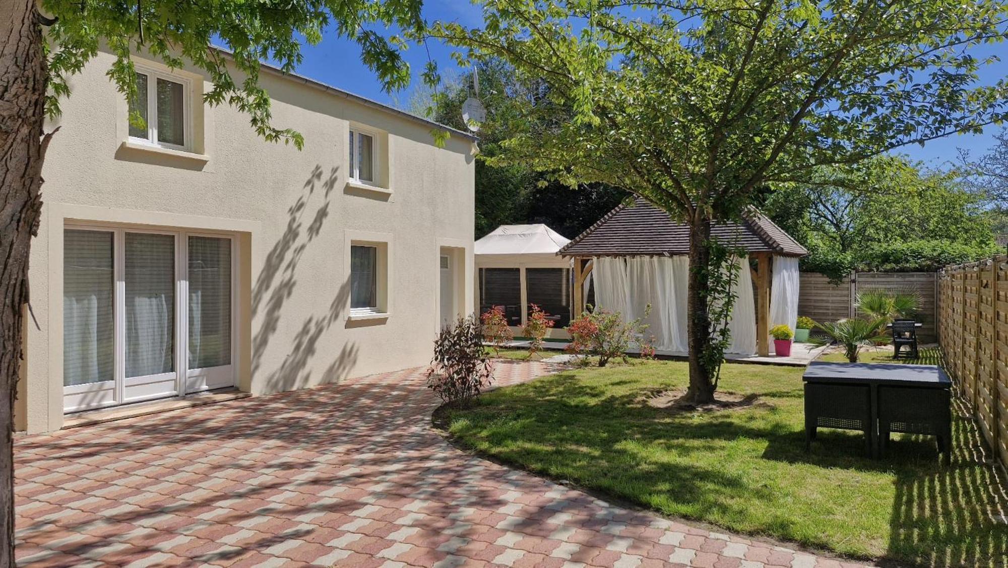 Les Trois Palmiers - Jardin, Jacuzzi Privatifs *