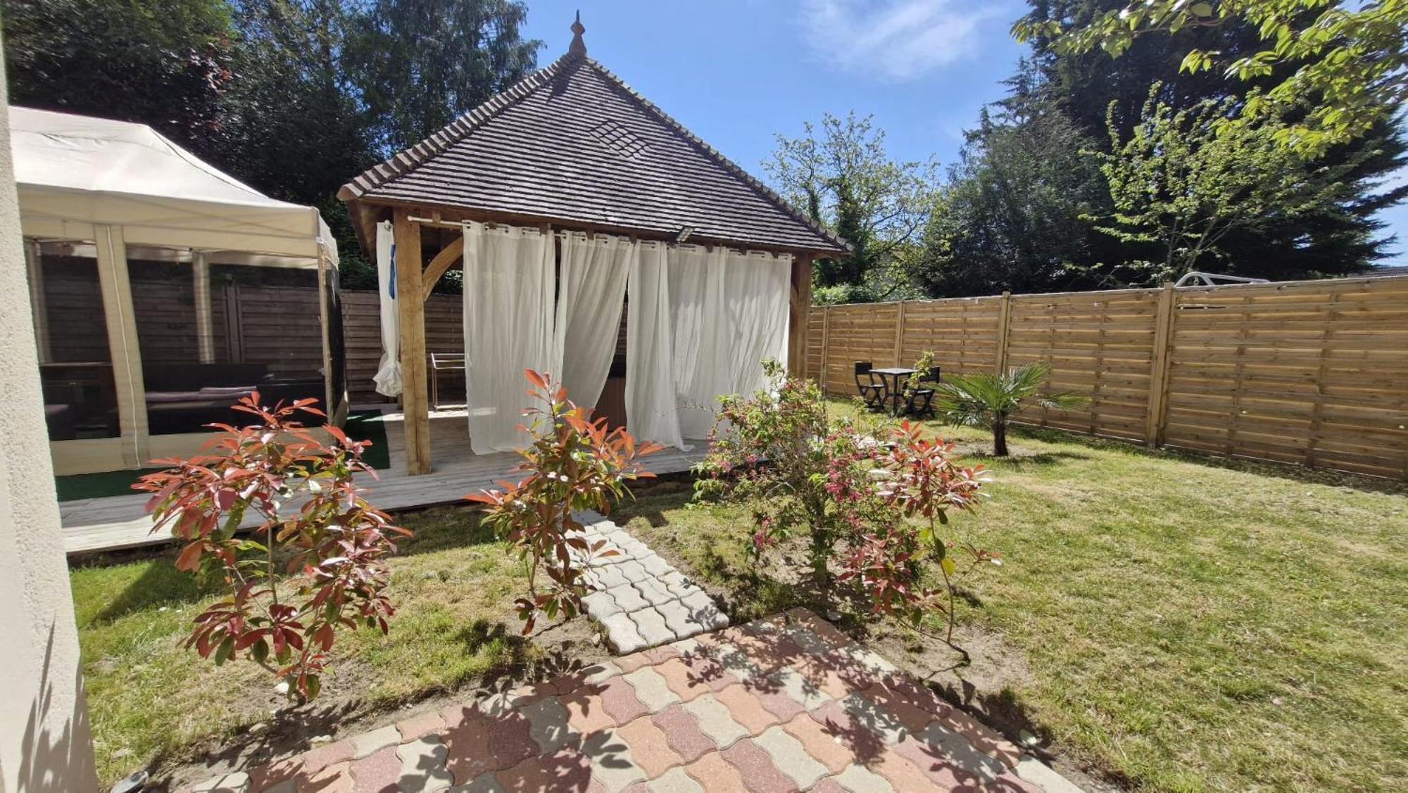 Les Trois Palmiers - Jardin, Jacuzzi Privatifs * Les Breviaires